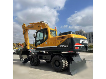 Pelle sur pneus HYUNDAI