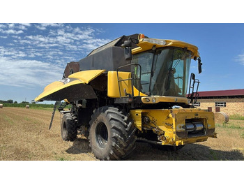Moissonneuse-batteuse NEW HOLLAND CR900