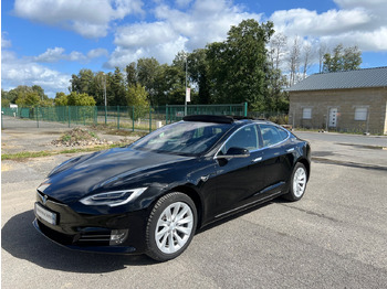 Berline TESLA
