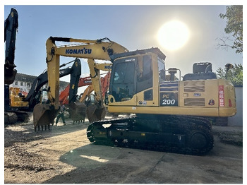 Pelle sur chenille KOMATSU PC200-8