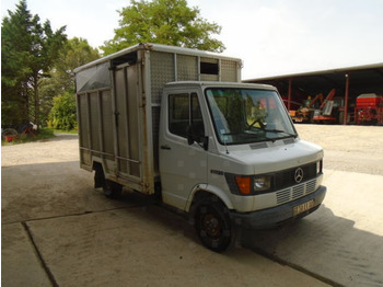 Camion bétaillère MERCEDES-BENZ