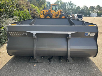 Godet pour chargeur pour Engins de chantier neuf Volvo L90H bucket: photos 5