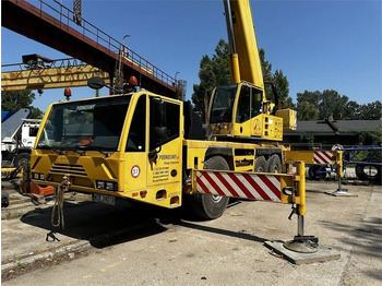 Grue tout-terrain DEMAG