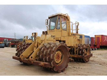Compacteur à pieds de mouton/ Monocylindre Caterpillar PIEDS DE MOUTON 825 C: photos 1