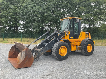 Chargeuse sur pneus JCB