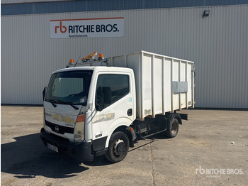 Camion benne NISSAN