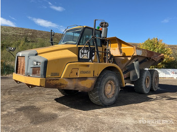 Tombereau articulé CATERPILLAR