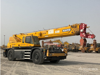 Grue automotrice lente KATO