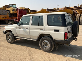 SUV 2016 Toyota Land Cruiser 76R 4x4 SUV: photos 3 SUV 2016 Toyota Land Cruiser 76R 4x4 SUV: photos 3