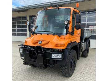 Véhicule de voirie/ Spécial UNIMOG U500