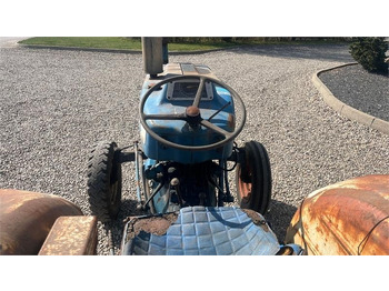 Tracteur agricole Ford 3000: photos 5