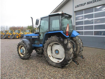 Tracteur agricole New Holland 8240 SLE Med frontlift og frontPTO: photos 3