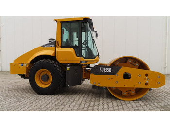 Compacteur à pieds de mouton/ Monocylindre VOLVO SD135B