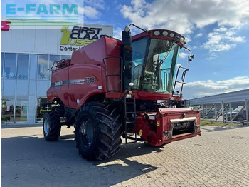 Moissonneuse-batteuse CASE IH
