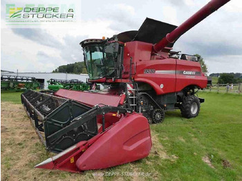 Moissonneuse-batteuse CASE IH