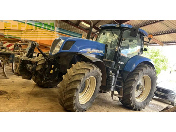 Tracteur agricole NEW HOLLAND T7.220