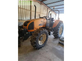 Tracteur agricole RENAULT