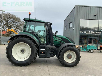 Tracteur agricole VALTRA T214