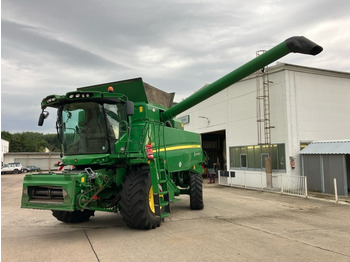 Moissonneuse-batteuse JOHN DEERE T560