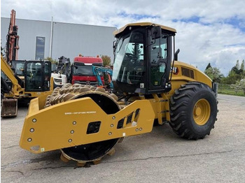 Compacteur CATERPILLAR