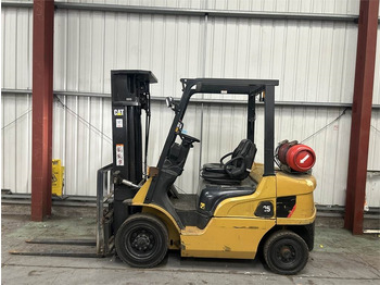 Chariot élévateur à gaz CATERPILLAR GP