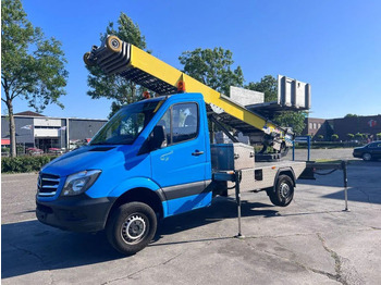 Camion avec nacelle BÖCKER