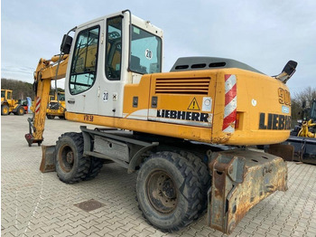Pelle sur pneus LIEBHERR A 900