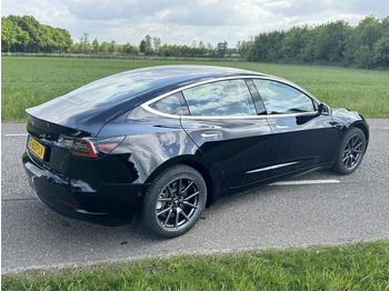 Berline Tesla Model 3: photos 4