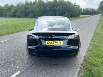 Berline Tesla Model 3: photos 5
