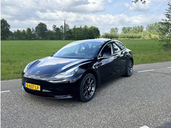 Berline Tesla Model 3: photos 2