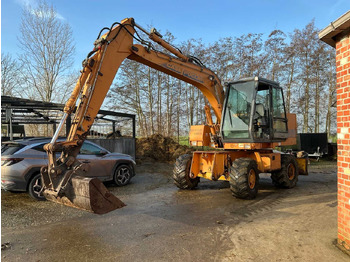 Pelle sur pneus CASE 788