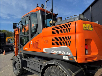 Pelle sur pneus Doosan DX140-5 2018: photos 4