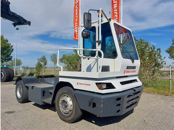 Tracteur portuaire TERBERG