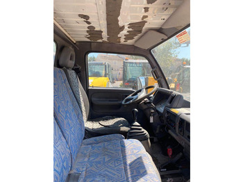 Véhicule utilitaire Nissan Cabstar Lifting basket 22 m: photos 3 Véhicule utilitaire Nissan Cabstar Lifting basket 22 m: photos 3