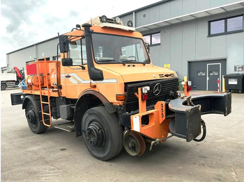 Véhicule de voirie/ Spécial UNIMOG