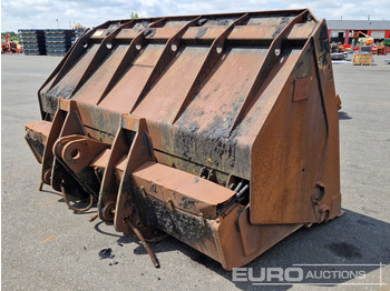 Godet 128" High Tip Front Loading Bucket to suit CAT 972H: photos 3