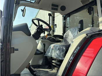 Crédit-bail de Massey Ferguson 5712M 4WD Cab Essential Massey Ferguson 5712M 4WD Cab Essential: photos 2 Crédit-bail de Massey Ferguson 5712M 4WD Cab Essential Massey Ferguson 5712M 4WD Cab Essential: photos 2