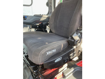 Tracteur agricole Valtra T 235 Versu: photos 5 Tracteur agricole Valtra T 235 Versu: photos 5