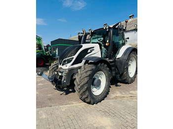 Crédit-bail de  Valtra T254 Versu Valtra T254 Versu: photos 1