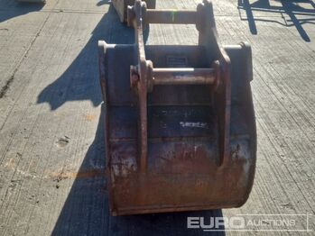 Godet 32" Digging Bucket 65mm Pins: photos 4 Godet 32" Digging Bucket 65mm Pins: photos 4