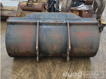 Godet 70" Loading Bucket to suit Telehandler: photos 4 Godet 70" Loading Bucket to suit Telehandler: photos 4