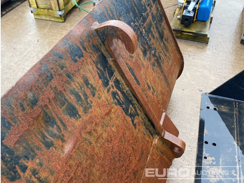 Godet 90" Front Loading Bucket to suit JCB Telehandler: photos 5 Godet 90" Front Loading Bucket to suit JCB Telehandler: photos 5