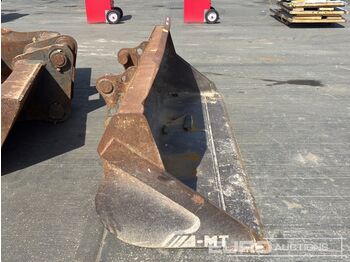 Godet 92" Loading Bucket to suit Manitou Telehandler: photos 5
