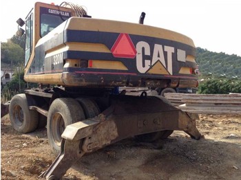 Pelle sur pneus CAT 320: photos 1