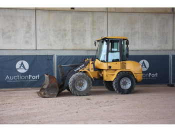 Chargeuse sur pneus VOLVO L30B