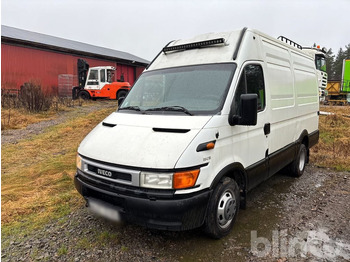 Véhicule utilitaire IVECO Daily 35C15
