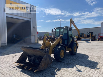 Chargeuse sur pneus CATERPILLAR 906M