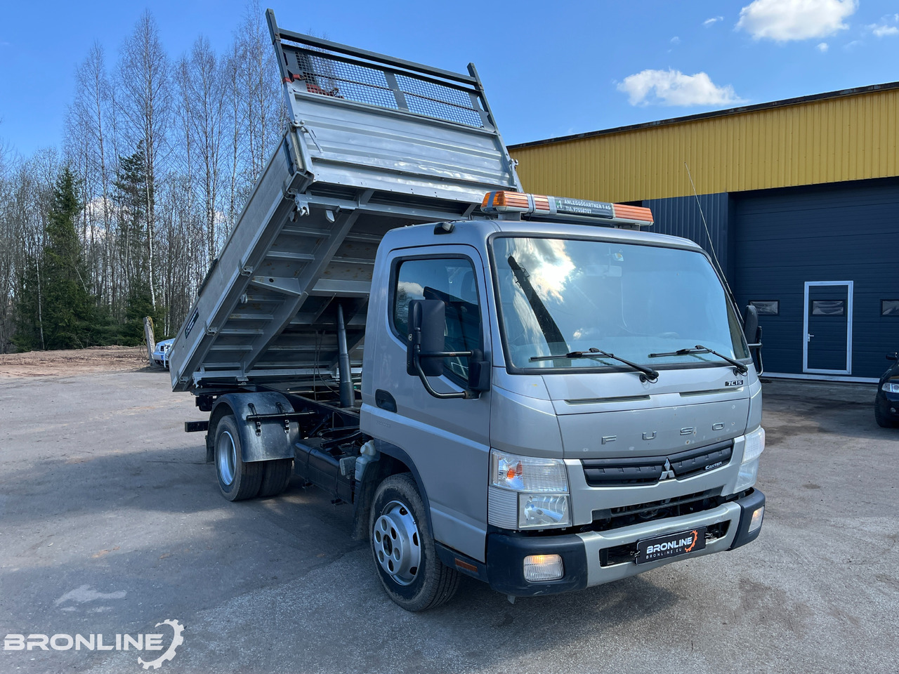 2013 Mitsubishi Fuso Canter 7C15 Tipper - Camion benne: photos 1 2013 Mitsubishi Fuso Canter 7C15 Tipper - Camion benne: photos 1