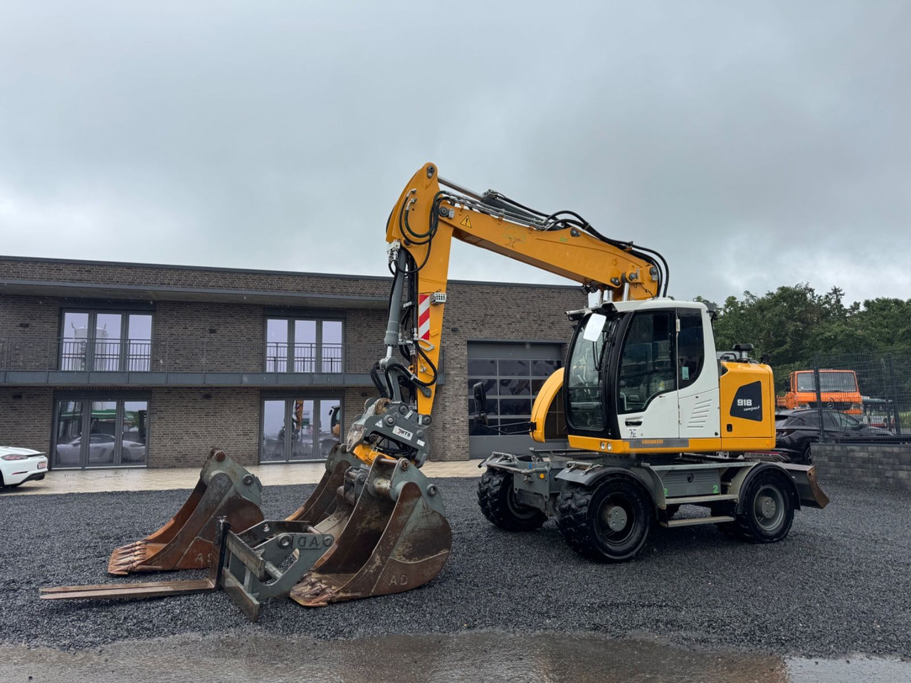Liebherr A918 Compact Likufix MTS Sandwich Zube. Rototilt - Pelle sur pneus: photos 1 Liebherr A918 Compact Likufix MTS Sandwich Zube. Rototilt - Pelle sur pneus: photos 1
