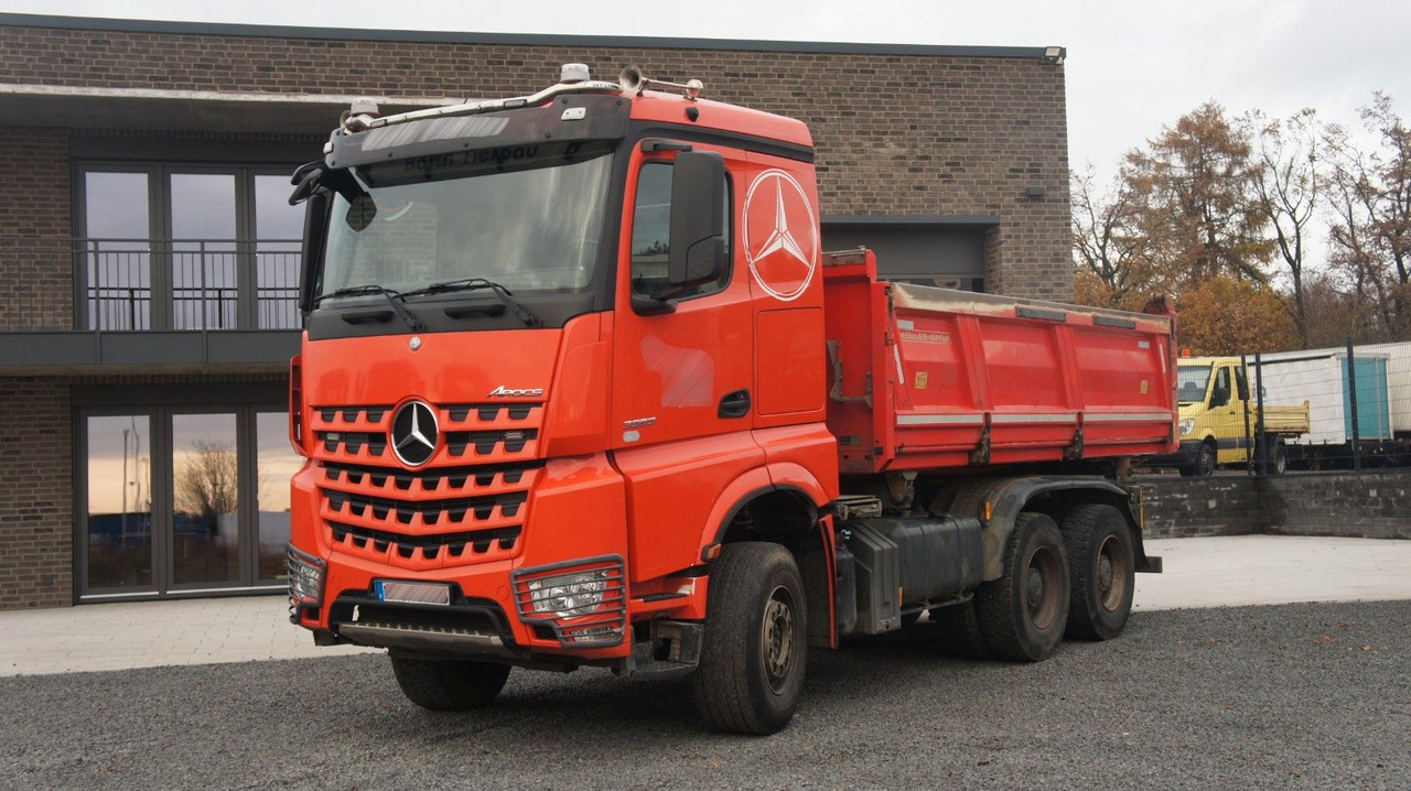 Mercedes-Benz Actros 2663 Dreiseitenkipper Meiller Bordmatik - Camion benne: photos 2 Mercedes-Benz Actros 2663 Dreiseitenkipper Meiller Bordmatik - Camion benne: photos 2